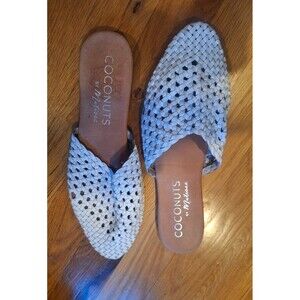 Womens Coconuts Matisse slides. Size 7 white.